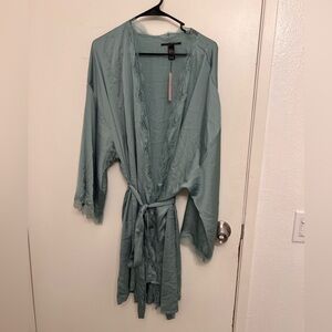 NWT Victoria's Secret Women's Satin Robe Intimates Size XL/XXL - Seafoam Green